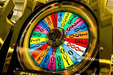 ras777 login live Texas Poker table with dealer and player chips on mobile interface